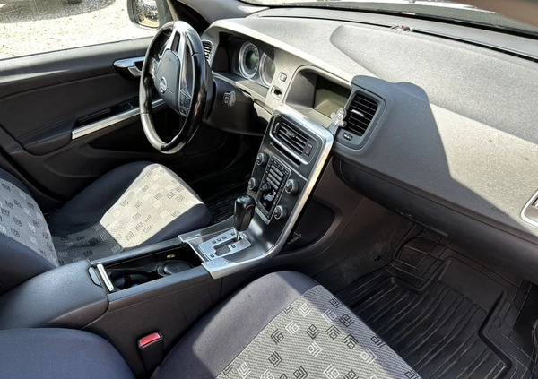 Volvo V60 cena 33600 przebieg: 273000, rok produkcji 2011 z Białystok małe 254